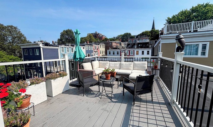 Medford Street - The Neck House | 3-bedroom family friendly house in historic and convenient Charlestown