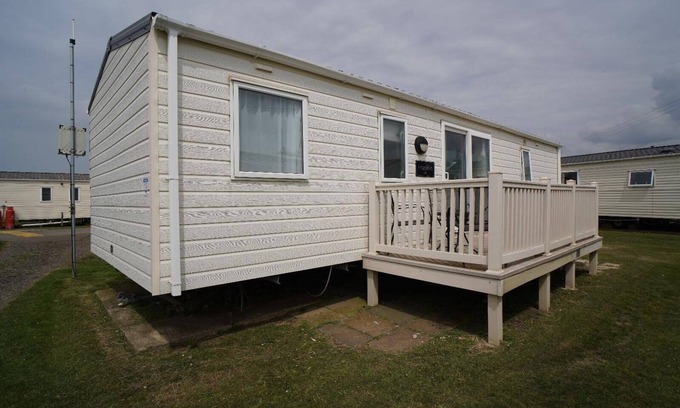 Heacham Ski Chalet | 3 Bedroom family van , linen inc Pets go free