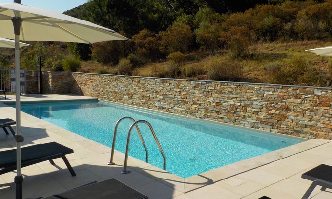 Galeria Apartment | 3 bedroom flat, heated pool, air conditioning, wifi, 1 min river, 7 min beach