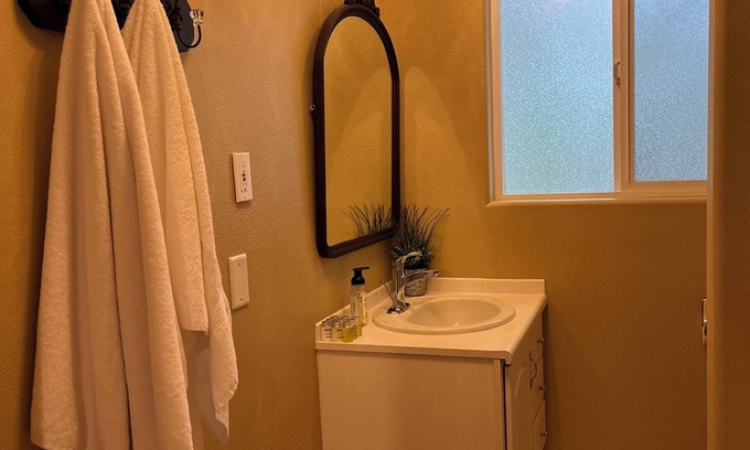 Eatonville House | 3-bedroom Guest Suite in tranquil Eatonville with hot tub!