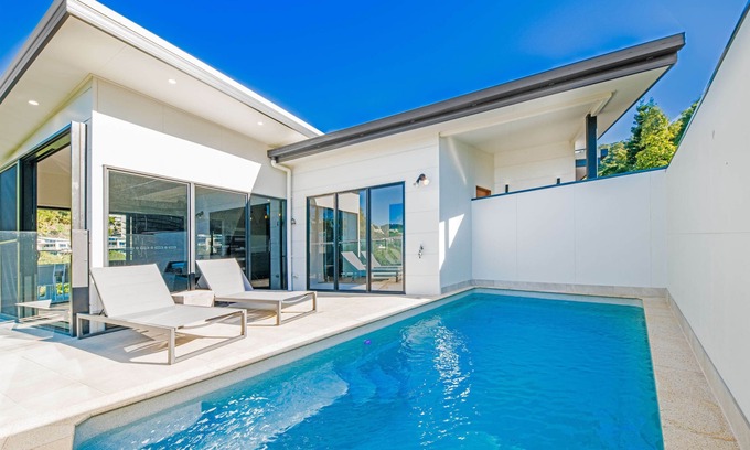 Airlie Beach House | 3 Bedroom Holiday Home, Valley Views in the heart of Airlie Beach