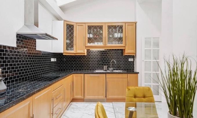 Queen's Gate House | 3-Bedroom Home Near Hyde Park