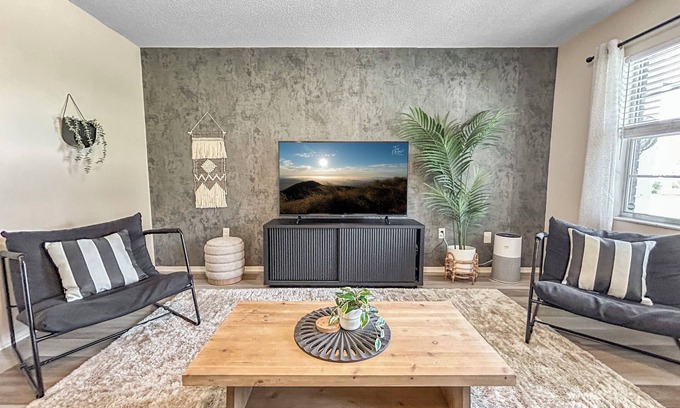 Sarasota House | 3-bedroom home in Sarasota with fitness room
