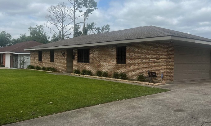 Lake Charles House | 3 bedroom home that's about 10 mminutes away from the local casinos.