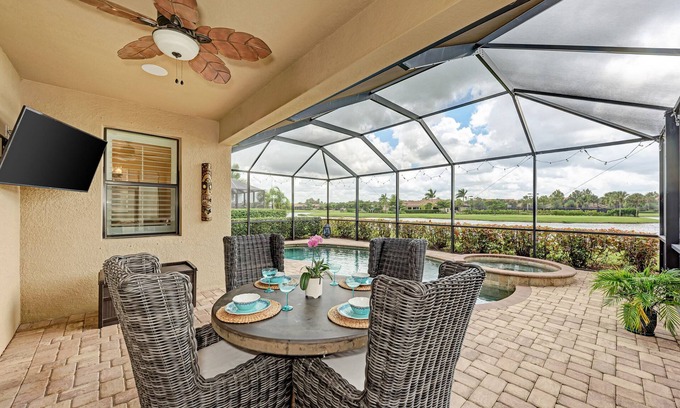 Bradenton House | 3 bedroom home with private pool and hot tub.