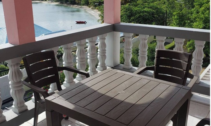 Lance aux Epines House | 3-bedroom house in beautiful Lance aux Epines - WiFi, AC- across from the beach!