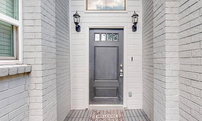 Irving House | 3-bedroom house in Las Colinas with AC
