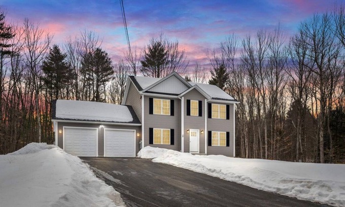 Gardner House | 3-bedroom house in marvelous Ashburnham with AC,fitness equipment,primary suite.