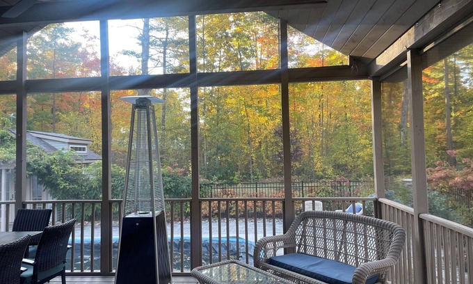 Malta House | 3-bedroom house in Saratoga MINUTES to track with pool, hottub, pool table