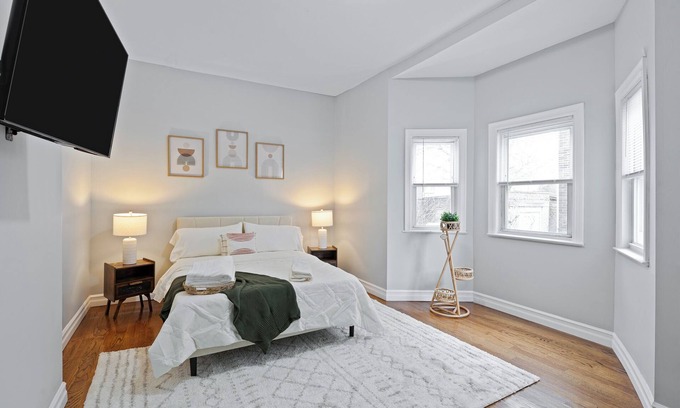 Jersey City House | 3-bedroom house in Jersey City 2 min walk to train station