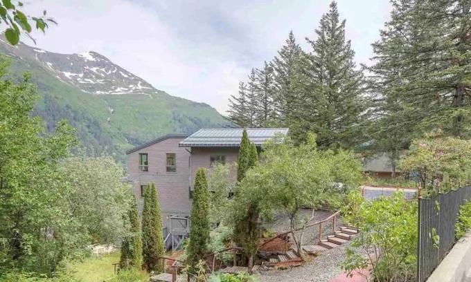 Douglas House | 3-bedroom house next to Sandy Beach