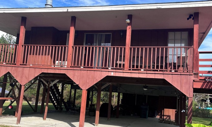 Shoreline Park House | 3-bedroom house on a canal in charming Bay St. Louis