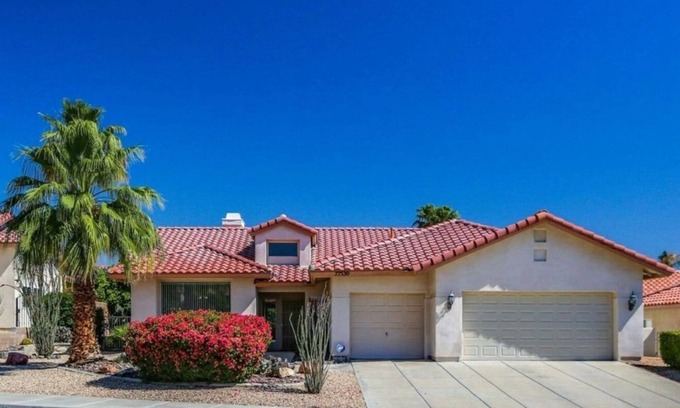 Palm Desert House | 3-bedroom house with a lap pool in Palm Desert in the gated Whitehawk Community
