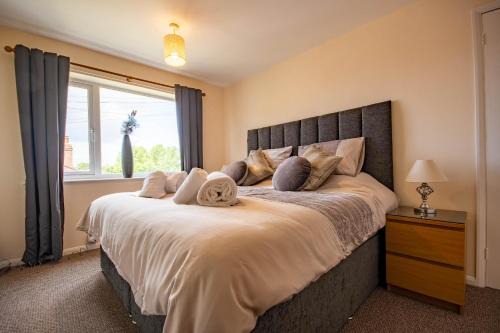 Worcester House | 3-bedroom house with garden, conservatory, in centre of Worcester
