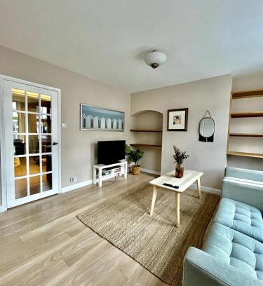 West Byfleet House | 3 Bedroom House with Parking