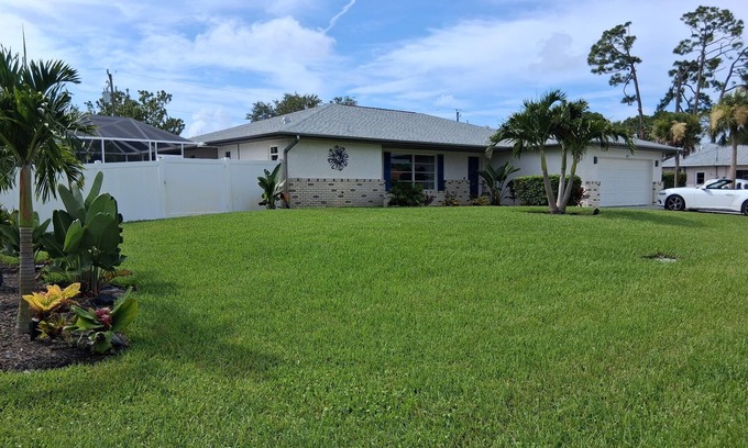 South Venice House | 3-bedroom house with private pool ,close to beautiful beaches!