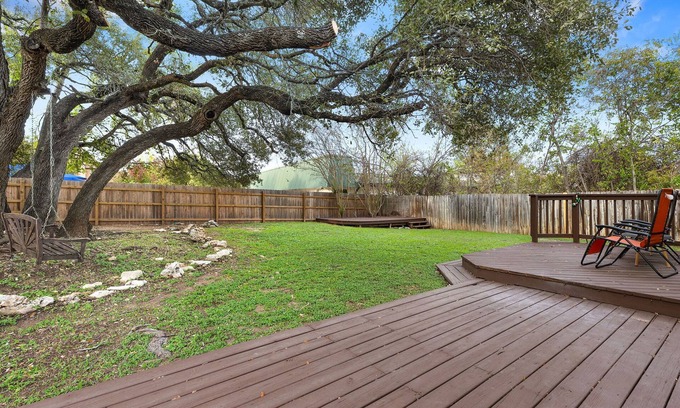 North Buttercup Creek House | 3-bedroom house with large backyard and deck, hot tub, cold plunge, near Austin
