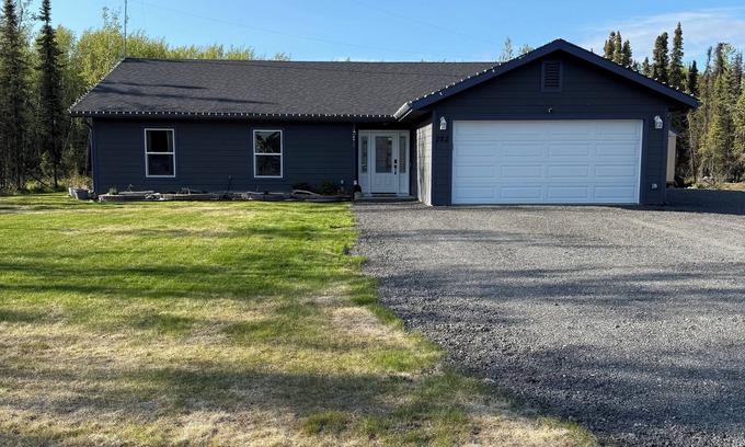 Soldotna House | 3-bedroom house with walking distance to Kenai River, family friendly.