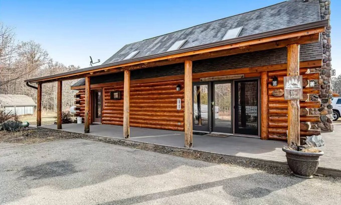New Lisbon Cabin | 3-bedroom Lodge cabin in lovely New Lisbon