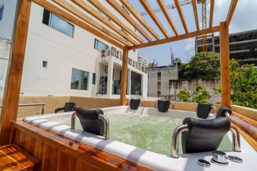 Manga House | 3 Bedroom Luxury Villa - Minutes to Walled City