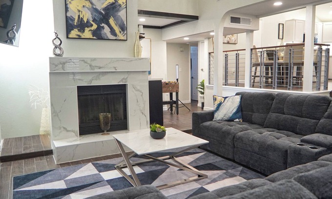 Biggs Field House | 3-bedroom Modern House, recently renovated and upgraded with smart lighting