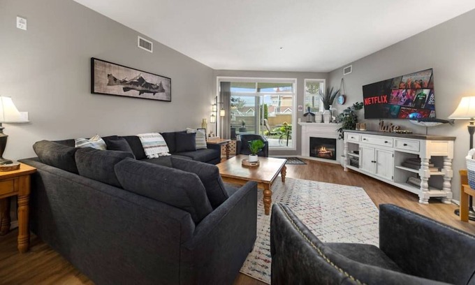 North End Condo | 3 Bedroom / Poolside / Lakefront / Pools & Hot Tub