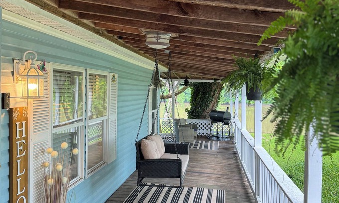 Saint Mary Of The Woods House | 3 bedroom River Cabin Retreat!