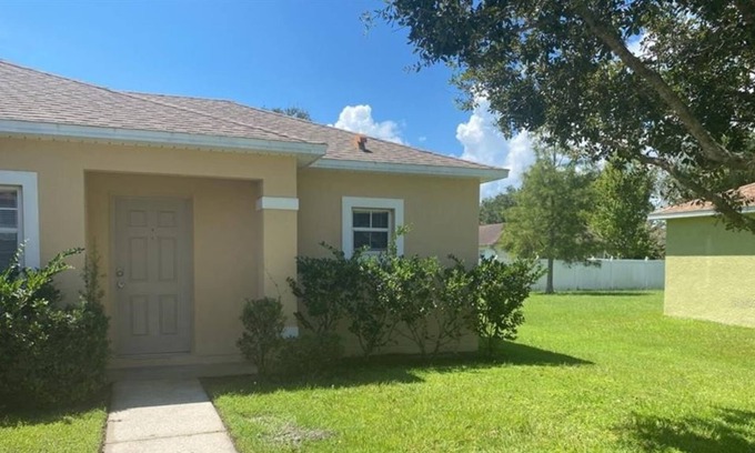 Poinciana Apartment | 3 Bedroom Single family 422095 by Houzlet
