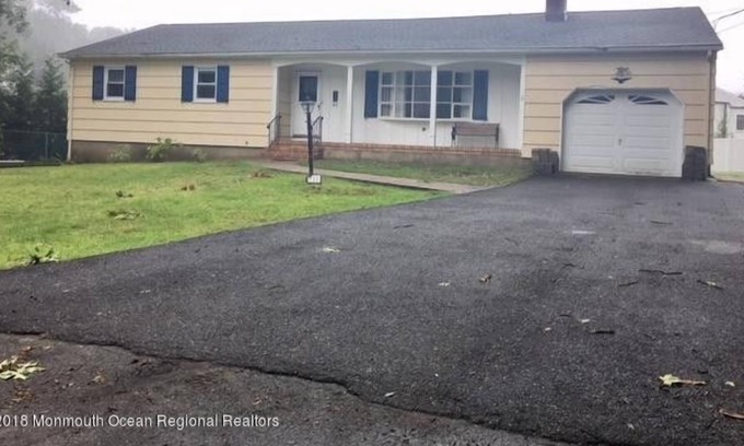 Oakhurst Apartment | 3 Bedroom Single family 139782 by Houzlet
