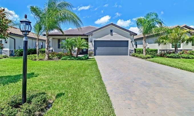 Biggar Apartment | 3 Bedroom Single family 428860 by Houzlet