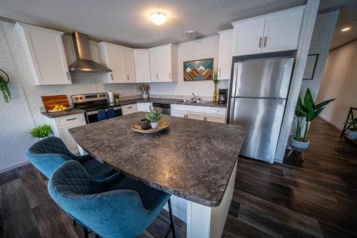 East Kootenay Apartment | 3 Bedroom Townhouse with Mountain Views, Large Deck, Garage