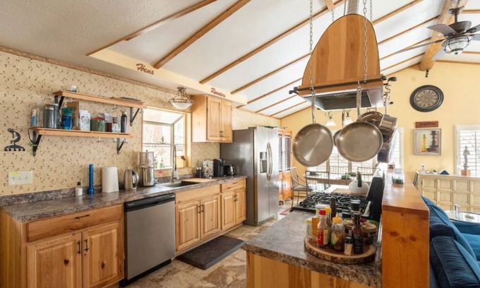 Tehachapi House | 3-bedroom vacation home just 10 minutes from Tehachapi