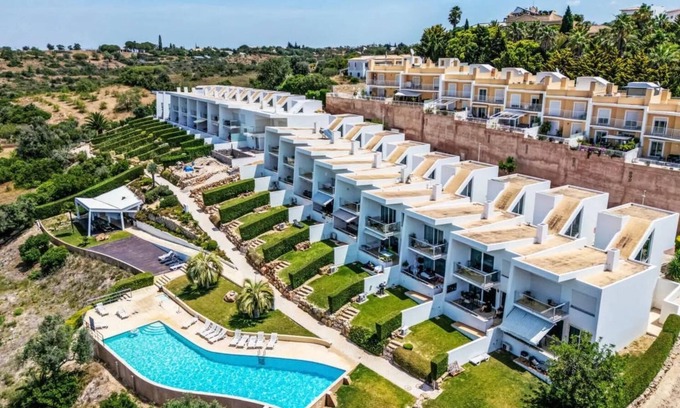 Cerro de Aguia Villa | 3 bedroom villa | pool | garden | BBQ | Albufeira |