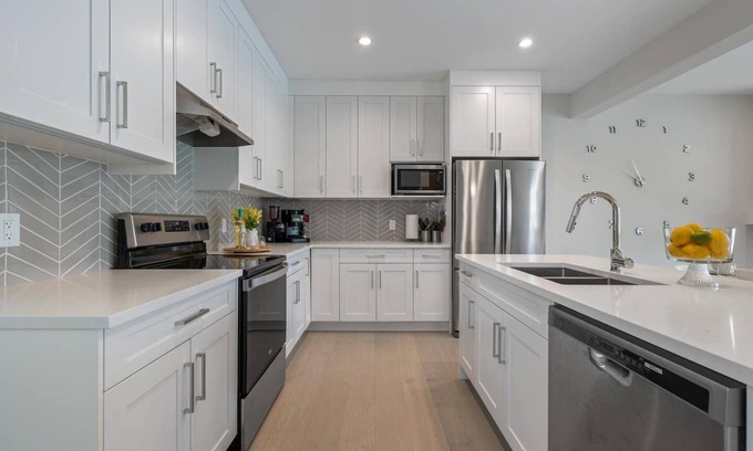 Marda Loop Apartment | 3 Bedroom with Sleeper Sofa Sleeps 8! Near downtown and Foothills Hospital