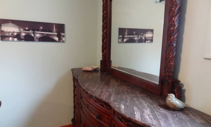 Rochester House | 3 blks to St. Marys Pet Friendly CoveredByFaith