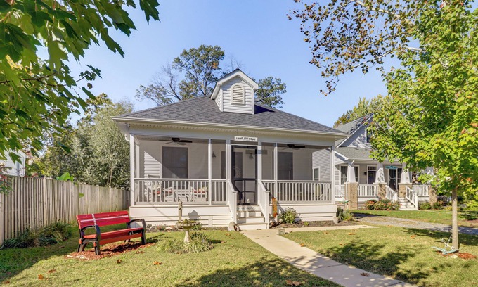 Colonial Beach Cottage | 3 Blocks to Beach & Potomac River: Virginia Escape