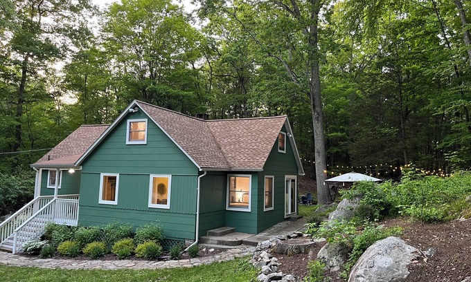 Putnam Valley Cabin | 3 Br Cabin near Lake w Private Dock and Fire Pit, 1 hr from NYC
