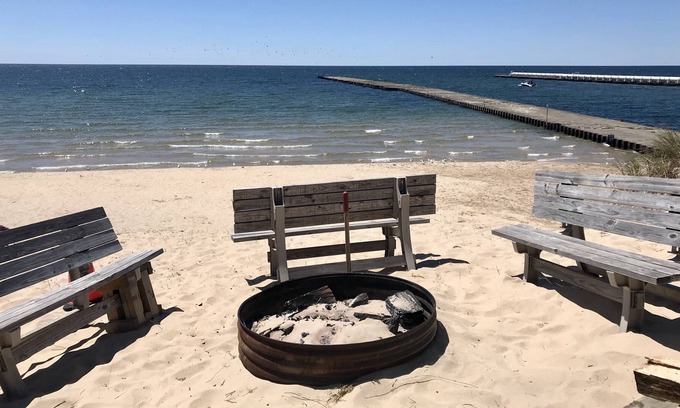 Port Sheldon House | 3 BR Classic Log Cottage on Lake Michigan, 3 Night Minimum, Kayaks included