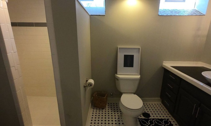 Dicken House | 3-BR Clean, comfortable, walk to Big House & more