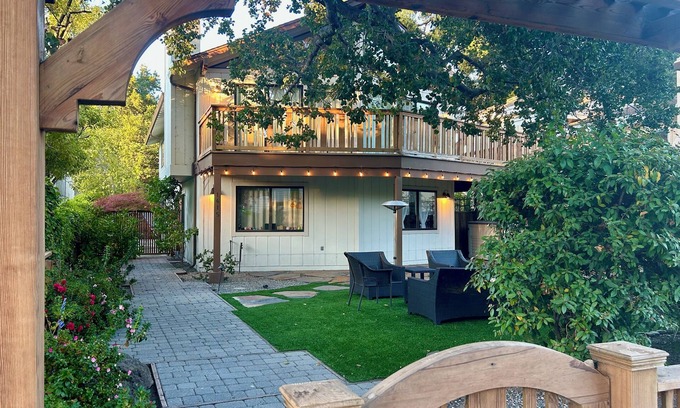 Old Palo Alto House | 3 BR Home near Stanford Facebook Amazon walk to downtown Palo Alto