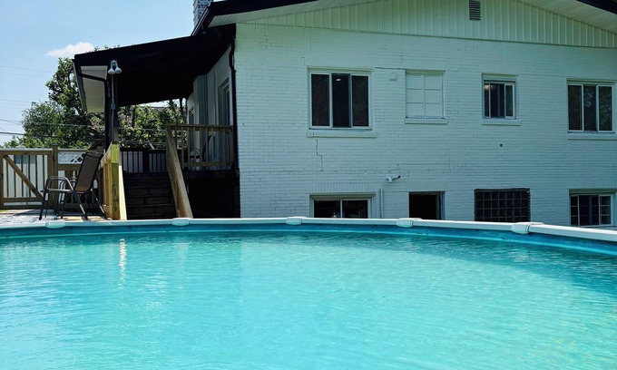 West Mifflin House | 3 BR House with pool Near Kennywood, Restaurants, Golf, Pittsburgh