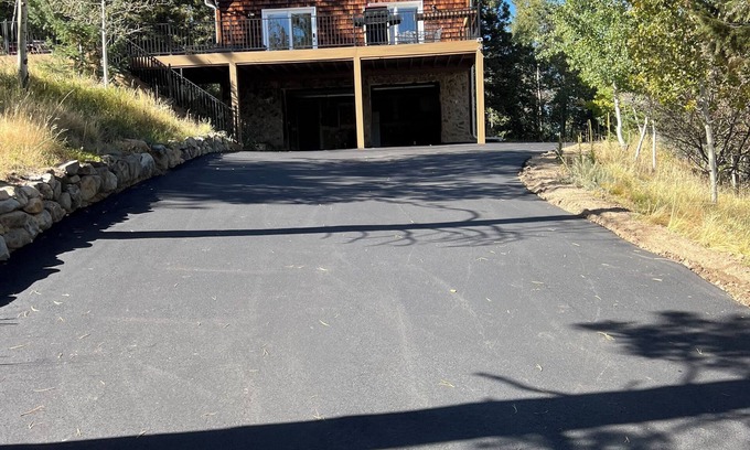 Bailey House | 3 BR +Loft + 2 Bathroom Mtn Cabin w/Hot Tub - New Deck and Paved Driveway!