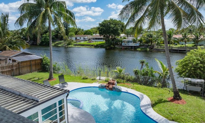 Pompano Beach House | 3‑BR Retreat w Pool near the Beach - Car charger