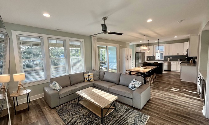 Tranquil Harbour House | 3 King | Modern Family Friendly | Das StrandHaus