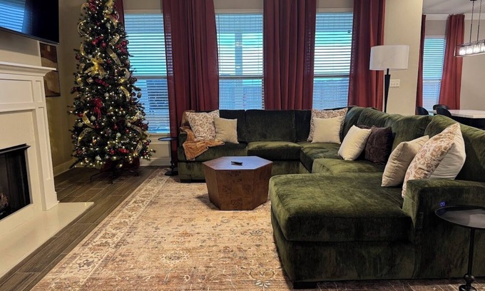 Lake Charles House | 3-Kingbd|PetFriendly|Fenced Yard