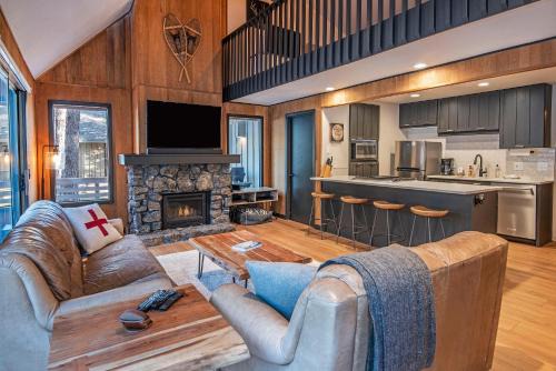 Overlook Park House | 3 Little Court - Meredith Lodging