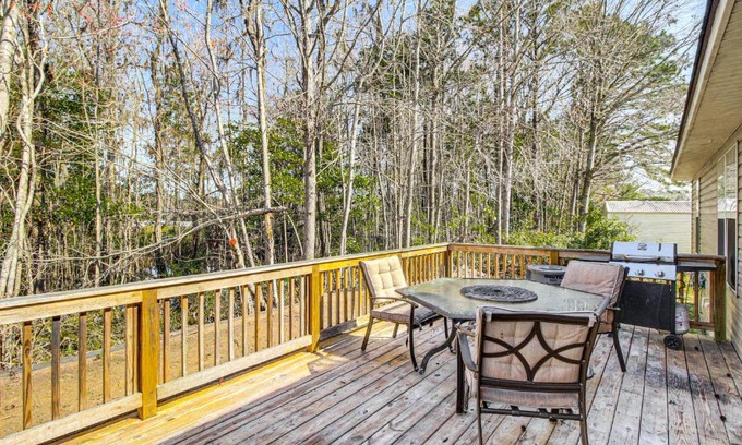 Savannah House | 3 Mi to Hunter Army Airfield Home with Serene Deck