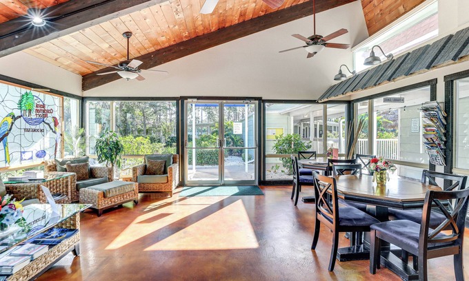 Nokomis Cottage | 3 Mi to Nokomis Beach: Resort Home in Florida