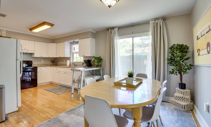 Palmetto House | 3 Mi to Riverwalk: Pet-Friendly Home w/Yard!