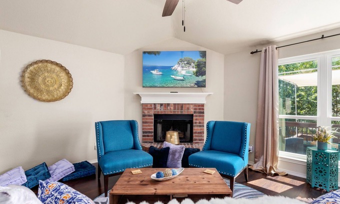 West San Antonio House | 3 Miles to SeaWorld 7 Miles to Lackland AFB 3BR Spacious House -sleep 10